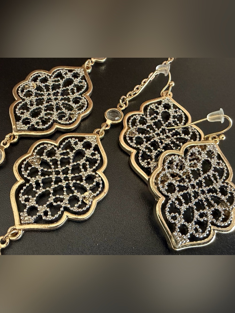 UNBRANDED GOLD TONE CLOVER FILIGREE 40” LONG STATION NECKLACE & EARRINGS SET